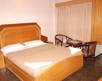 Hotel Seagate Velankanni Exteriör bild